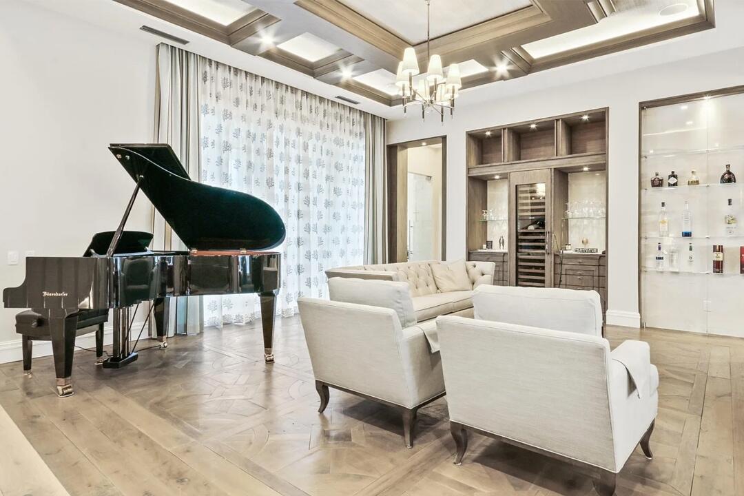 Living room with armchairs and piano.